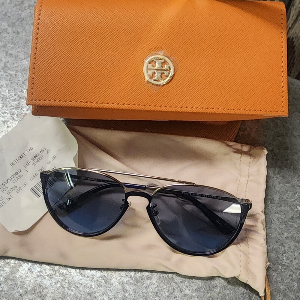 Tory Burch Sunglasses (Flaw)
